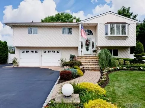 49 Pawnee DR, Commack, NY 11725 photo 1