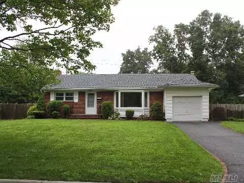 27 Ramsey RD, Commack, NY 11725 photo 1