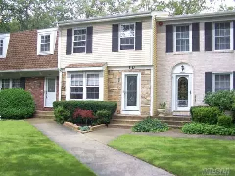 10 Bartlett Cmns, Yaphank, NY 11980 photo 1