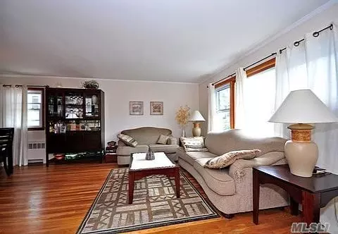 13 Duryea PL, Lynbrook, NY 11563 photo 1