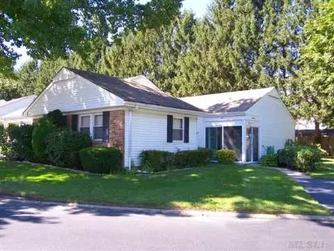36 Forge LN, Coram, NY 11727 photo 1