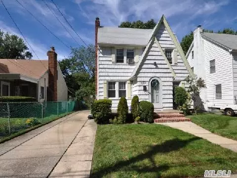 2146 Walnut St, Baldwin, NY 11510 photo 1