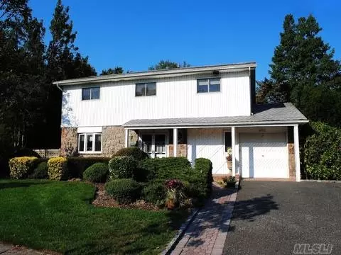 2 Niagara DR, Jericho, NY 11753 photo 1