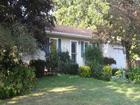 32 Burnham PL, Nesconset, NY 11767 photo 1