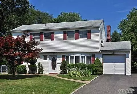 7 Dolly Dr, Commack, NY 11725 photo 1