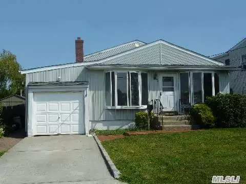 91 Bayview Ave, Babylon, NY 11702 photo 1