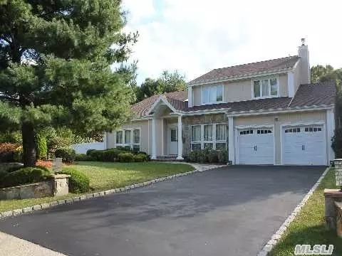 55 Timber Ridge Dr, Commack, NY 11725 photo 1