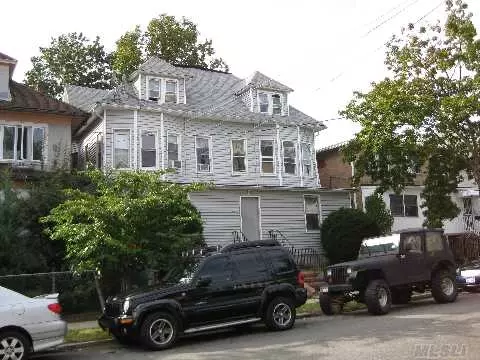 42-32 160 St, Flushing, NY 11358 photo 1