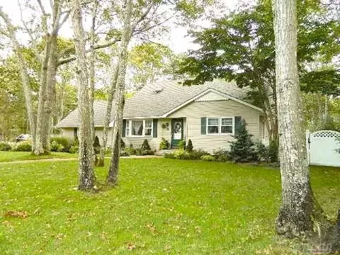 14 Middle Rd, Hampton Bays, NY 11946 photo 1