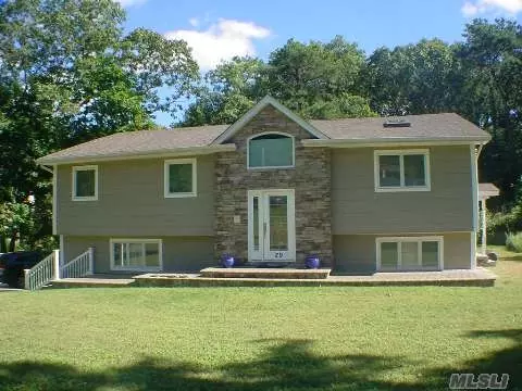 29 Maplelawn Dr, Commack, NY 11725 photo 1