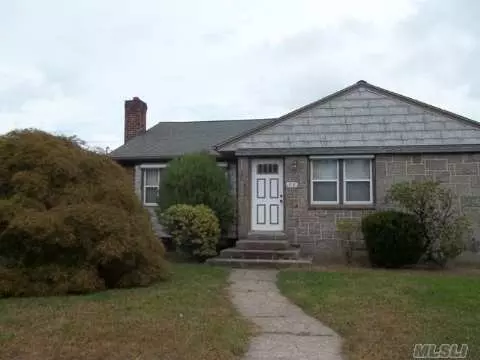 718 Foch Blvd, Williston Park, NY 11596 photo 1
