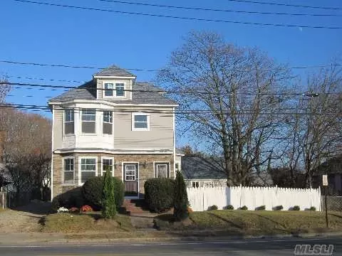 135 Waverly Ave, Patchogue, NY 11772 photo 1