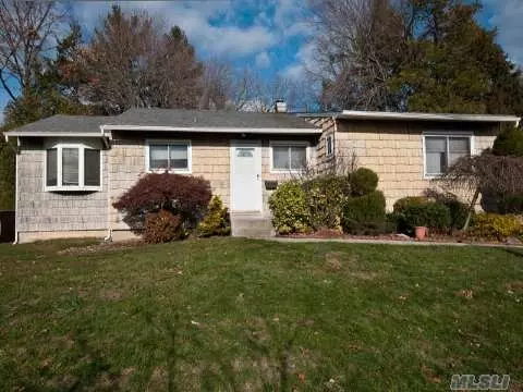51 Diamond Dr, Plainview, NY 11803 photo 1
