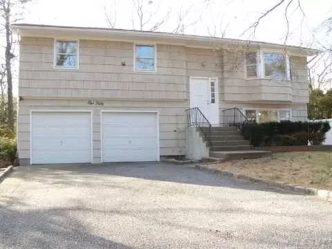 150 Traction Blvd, Patchogue, NY 11772 photo 1