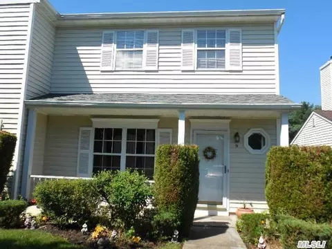 9 Thrush Path, Coram, NY 11727 photo 1