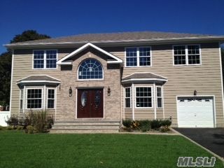 111 Cedar Dr, Plainview, NY 11803 photo 1