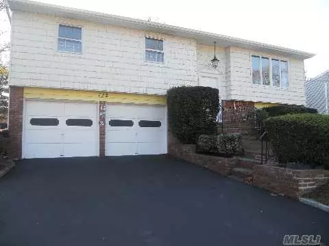 Undisclosed, Commack, NY 11725 photo 1
