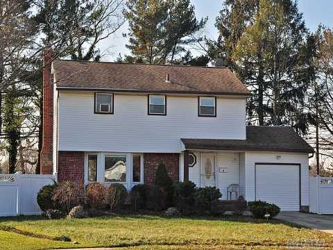 4 Pickwick Ct, Commack, NY 11725 photo 1