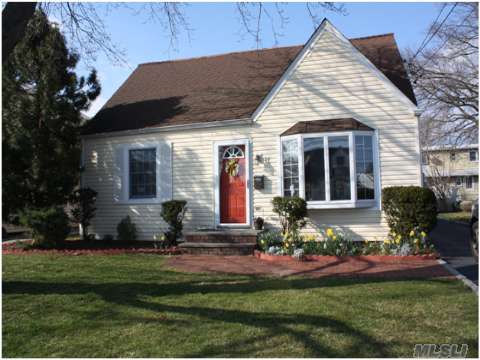 24 Virginia Ave, Plainview, NY 11803 photo 1