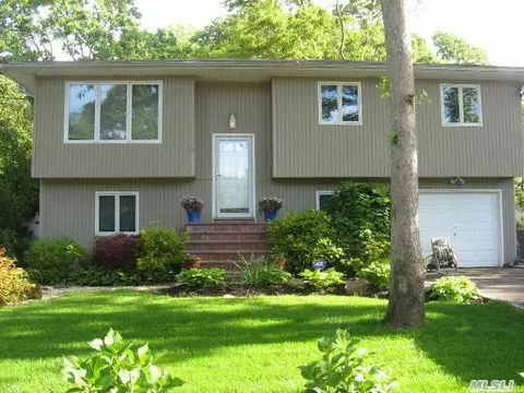 3 Applegate Dr, Mastic, NY 11950 photo 1