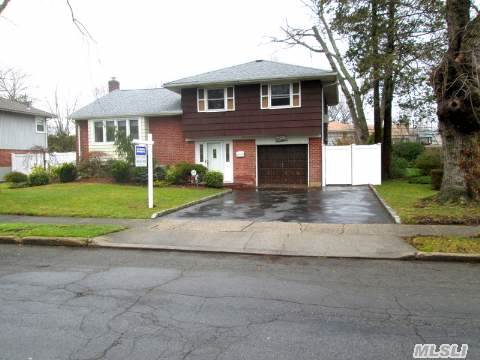 14 Pleasant Ave, Plainview, NY 11803 photo 1
