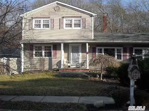 15 Sandie Ct, Patchogue, NY 11772 photo 1