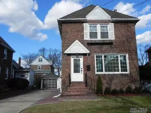 77 Tottenham Rd, Lynbrook, NY 11563 photo 1