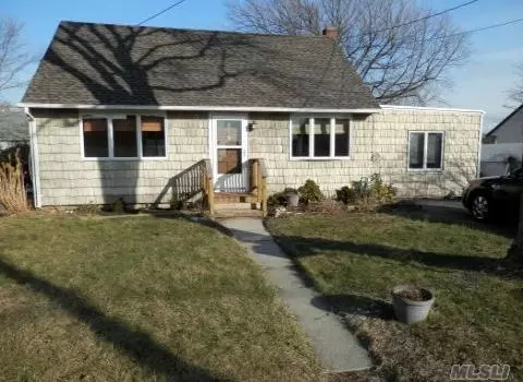 25 Clifton Dr, Patchogue, NY 11772 photo 1