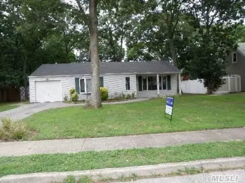 14 Lurcott Ln, Central Islip, NY 11722 photo 1