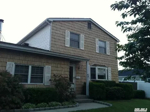 80 W Circle Dr, Patchogue, NY 11772 photo 1