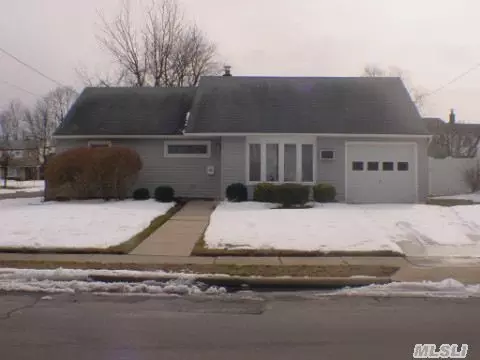 17 Wendell St, Plainview, NY 11803 photo 1