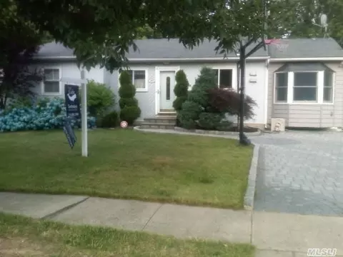 153 Morton Blvd, Plainview, NY 11803 photo 1