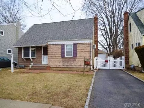 16 Audrey Ave, Plainview, NY 11803 photo 1