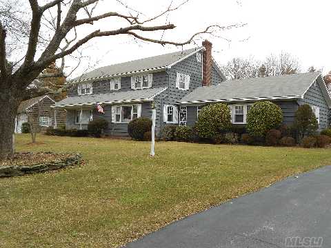 1096 Ostrander Ave, Riverhead, NY 11901 photo 1
