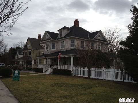 24 Willow Ave, Islip, NY 11751 photo 1