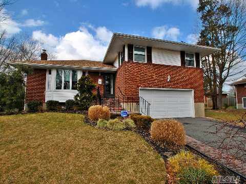 17 Radnor Rd, Plainview, NY 11803 photo 1