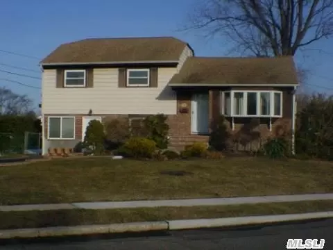 226 Floral Ave, Plainview, NY 11803 photo 1