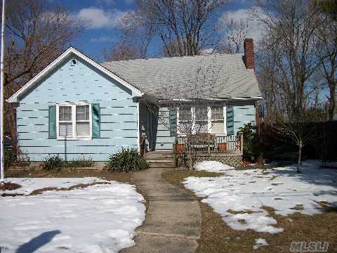 11 Katy St, Patchogue, NY 11772 photo 1