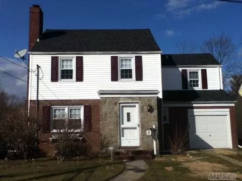 5 Hart St, Lynbrook, NY 11563 photo 1