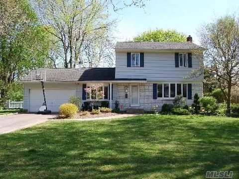 17 Soma Ln, Commack, NY 11725 photo 1