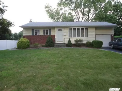 14 Richmond Pl, Commack, NY 11725 photo 1