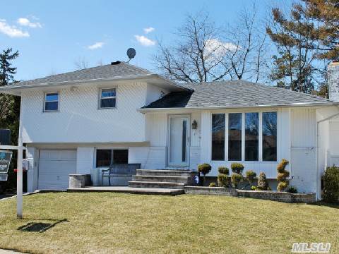 11 Wayne Dr, Plainview, NY 11803 photo 1