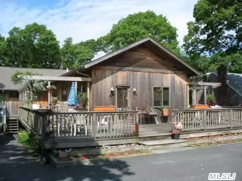 17 Wards Path, Hampton Bays, NY 11946 photo 1