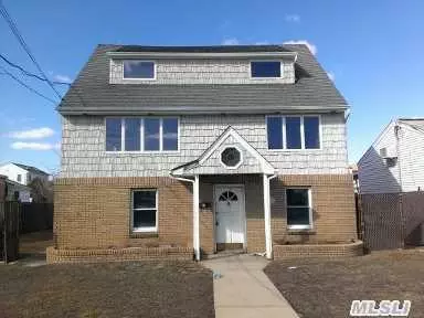 60 E Seacrest Ave, Lindenhurst, NY 11757 photo 1