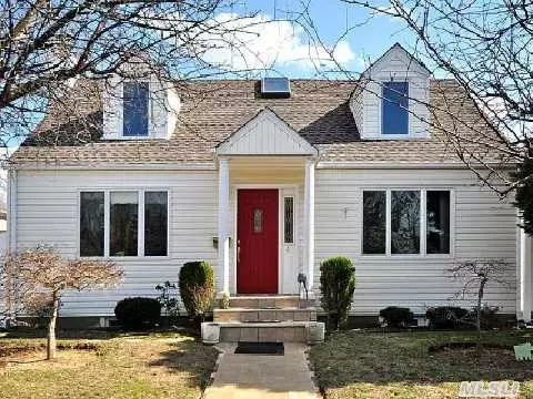 4 Central Pl, Lynbrook, NY 11563 photo 1