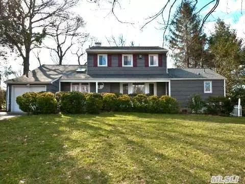 21 Peacock Ln, Commack, NY 11725 photo 1