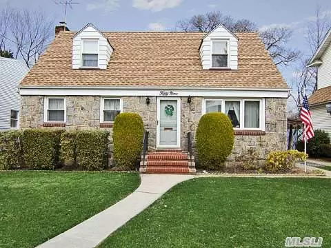 59 E Saint Marks Pl, Valley Stream, NY 11580 photo 1