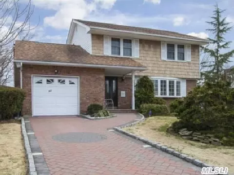 42 E Hill Dr, Smithtown, NY 11787 photo 1