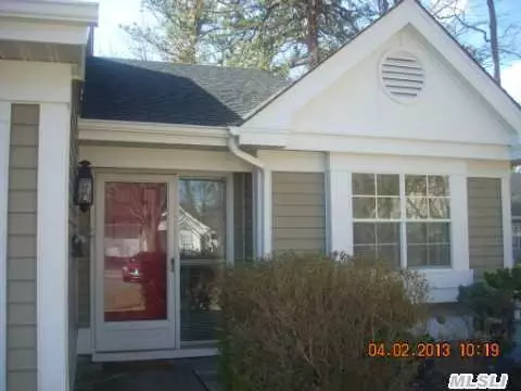 7 Wainscott Ct, Ridge, NY 11961 photo 1