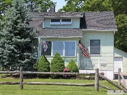 33 Elm St, Islip, NY 11751 photo 1